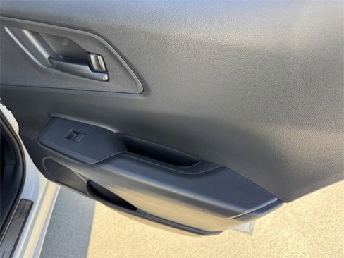 Used 2025 Toyota Prius SE image 10