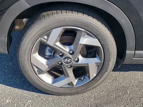 Used 2025 Hyundai Venue SEL FWD image 10