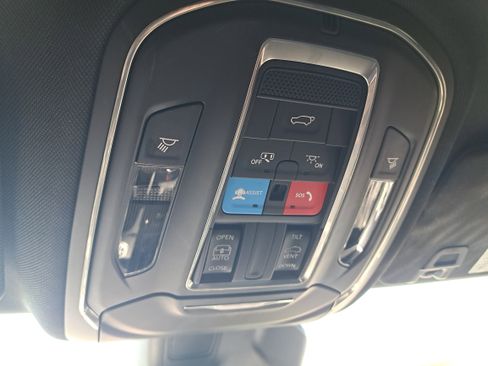 Used 2025 Jeep Grand Cherokee Altitude image 28