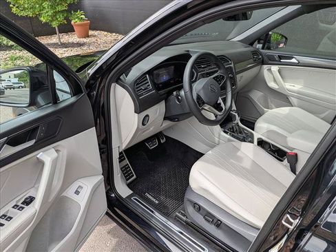 Certified 2024 Volkswagen Tiguan SE R-Line AWD/4WD image 24