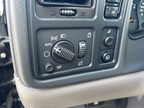 Used 2005 Chevrolet Avalanche Z71 w/ Sun And Sound Package image 44