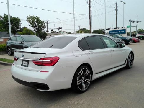 Used 2019 BMW 750i w/ Executive Package RWD image 8