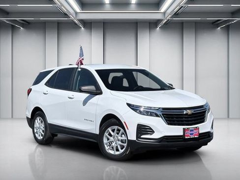 Used 2022 Chevrolet Equinox LS w/ LS Convenience Package FWD image 1