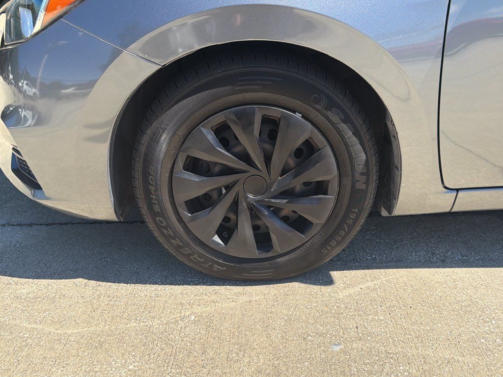 Used 2020 Nissan Versa S FWD image 11