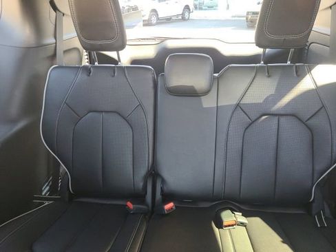 New 2026 Chrysler Pacifica Limited AWD/4WD image 18