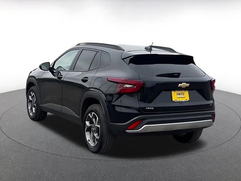 Used 2025 Chevrolet Trax LT FWD image 11