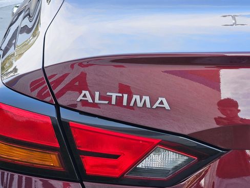 Used 2025 Nissan Altima 2.5 SV FWD image 30