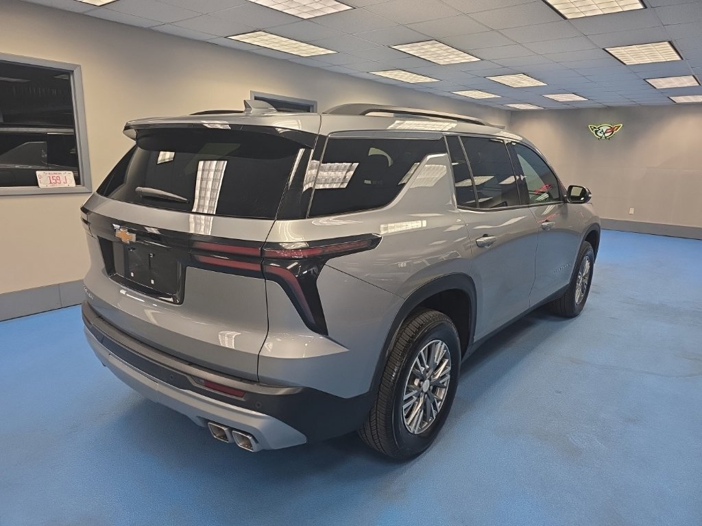 Certified 2026 Chevrolet Traverse LT FWD image 3