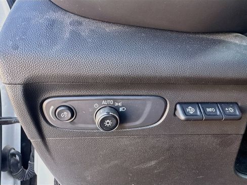 Used 2022 Buick Envision Essence w/ Technology Package I FWD image 19