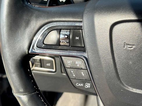 Used 2019 Lincoln Navigator Reserve AWD/4WD image 25