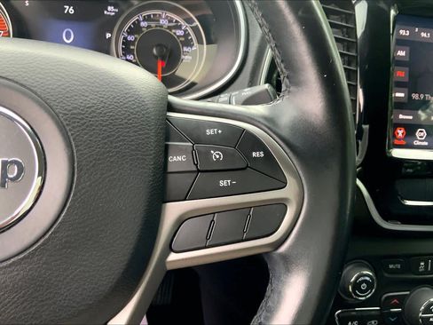 Used 2019 Jeep Cherokee Limited FWD image 23