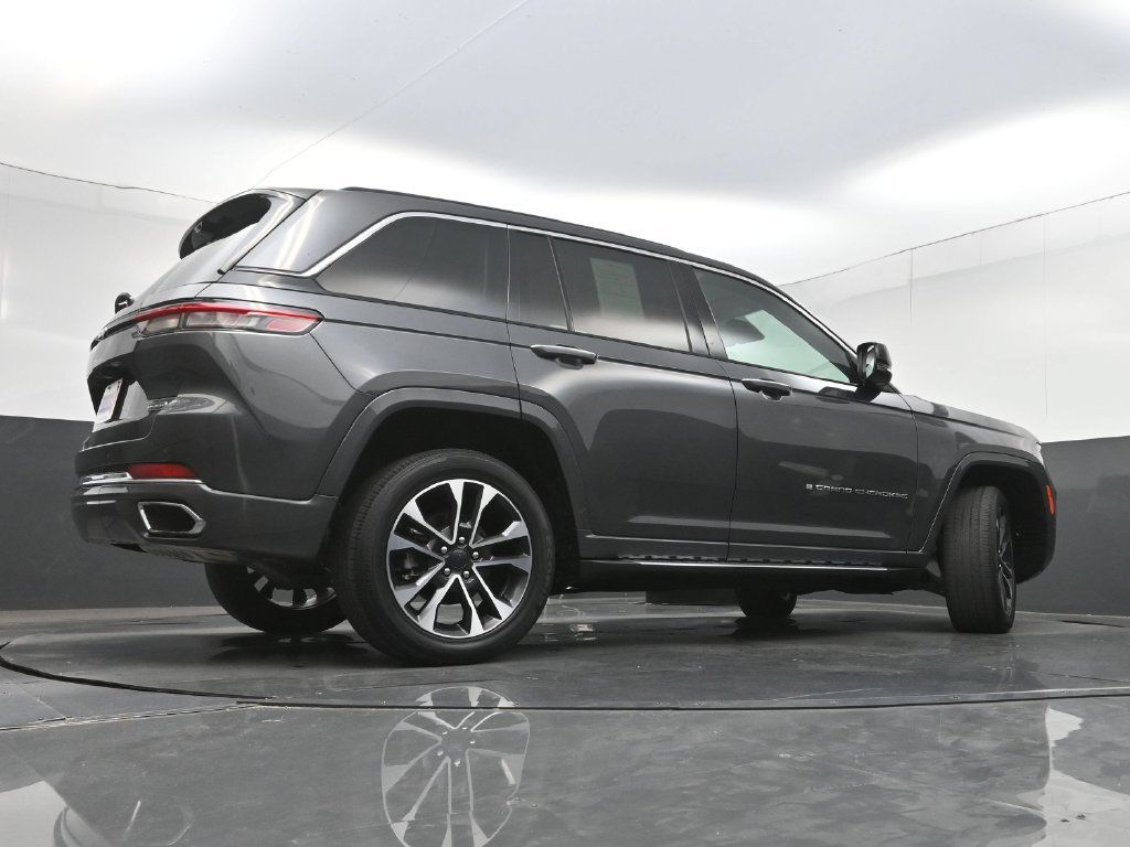 Used 2022 Jeep Grand Cherokee Overland w/ Luxury Tech Group IV RWD image 39