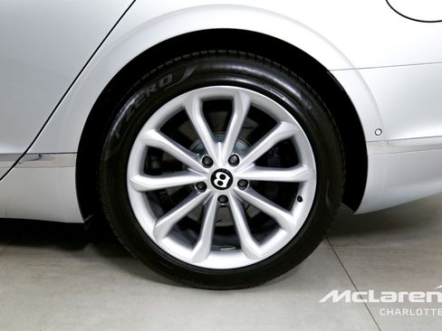 Used 2023 Bentley Flying Spur Plug-In Hybrid image 38