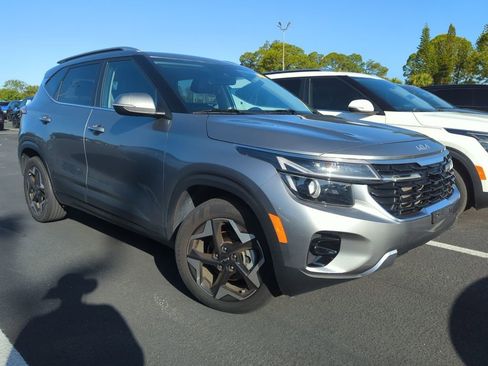 Certified 2024 Kia Seltos EX image 2