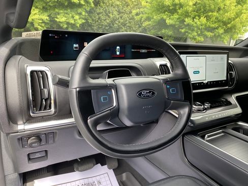 Used 2025 Ford Expedition Max Platinum w/ Stealth Performance Package AWD/4WD image 17