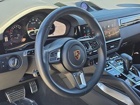 Used 2023 Porsche Cayenne Turbo AWD/4WD image 19