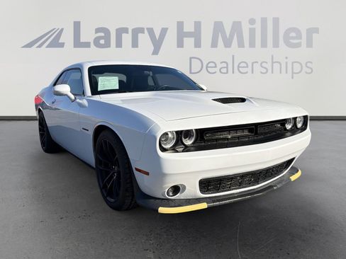Used 2022 Dodge Challenger R/T w/ Plus Package image 2