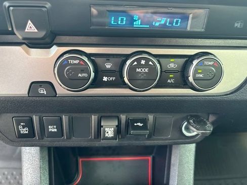 Used 2022 Toyota Tacoma SR5 w/ Technology Package RWD image 12