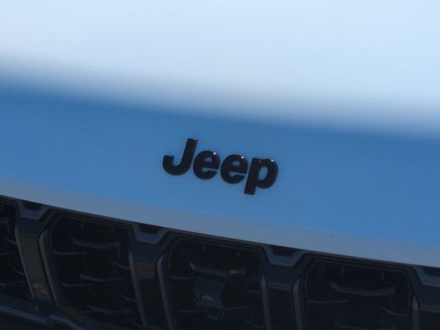 New 2026 Jeep Grand Cherokee L Summit w/ Obsidian Package AWD/4WD image 23