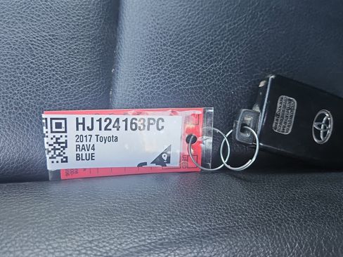 Used 2017 Toyota RAV4 SE image 20