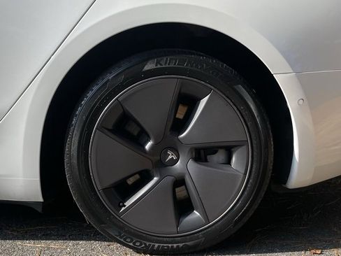 Used 2022 Tesla Model 3 Standard Range image 6