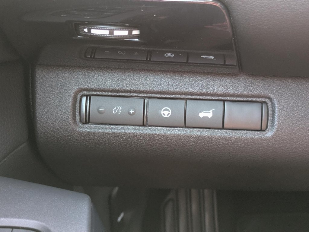 Used 2025 Nissan Pathfinder SV w/ Cargo Package FWD image 25