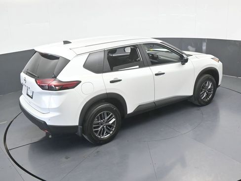 Used 2024 Nissan Rogue S image 45