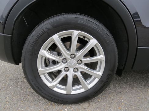 Certified 2023 Cadillac XT4 Luxury w/ Cold Weather Package image 11