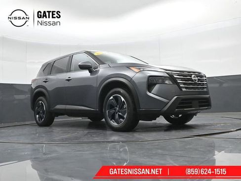 Used 2025 Nissan Rogue SV image 34