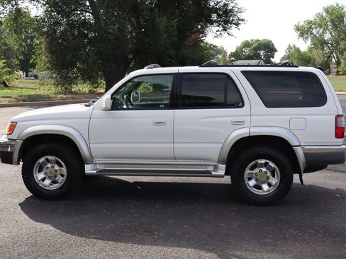 Used 2000 Toyota 4Runner SR5 image 9
