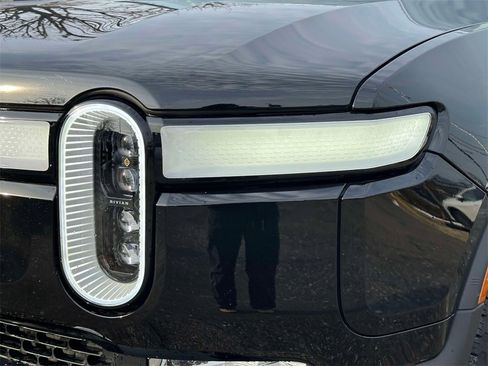 Used 2023 Rivian R1S Adventure image 9