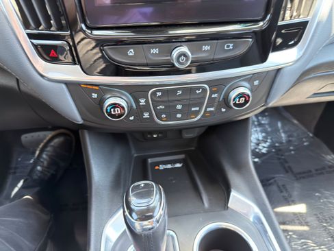Used 2019 Chevrolet Traverse Premier w/ Driver Confidence II Package FWD image 32