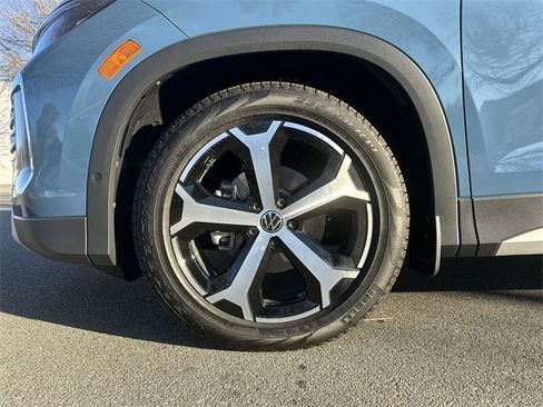 New 2026 Volkswagen Tiguan SE image 11