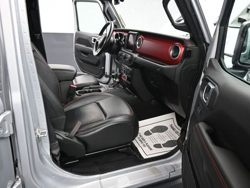 Used 2023 Jeep Gladiator Rubicon w/ Cold Weather Group image 23