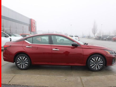 Certified 2024 Nissan Altima 2.5 SV image 6