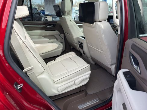Used 2024 GMC Yukon Denali w/ Advanced Technology Package image 14