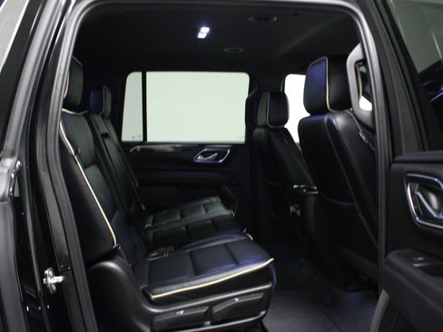 Used 2024 GMC Yukon XL SLE image 16