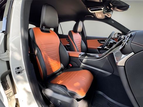 Used 2024 Mercedes-Benz GLC 300 image 25