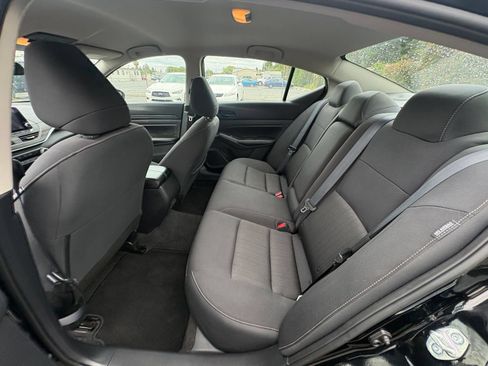 Used 2025 Nissan Altima 2.5 SV FWD image 25