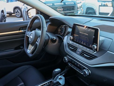 New 2025 Nissan Altima 2.5 SR image 19