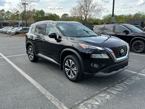 Used 2021 Nissan Rogue SV w/ Premium Package image 5