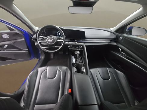 Certified 2025 Hyundai Elantra Limited FWD image 28