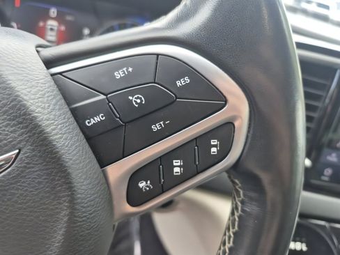 Used 2022 Chrysler Pacifica Touring-L FWD image 23