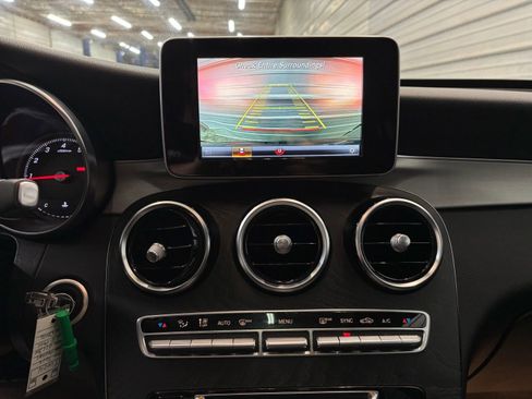 Used 2019 Mercedes-Benz GLC 300 4MATIC image 19