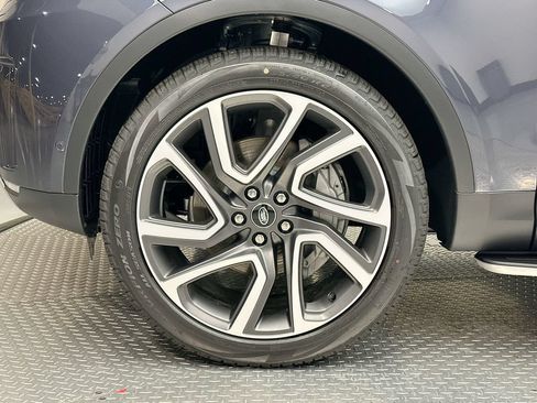 Certified 2025 Land Rover Discovery S AWD/4WD image 2