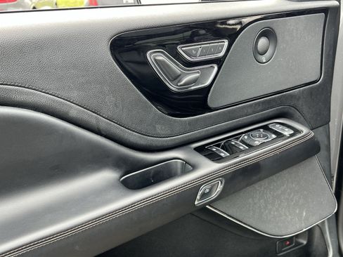 Used 2024 Lincoln Aviator Reserve AWD/4WD image 12