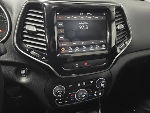 Used 2019 Jeep Cherokee Limited AWD/4WD image 25