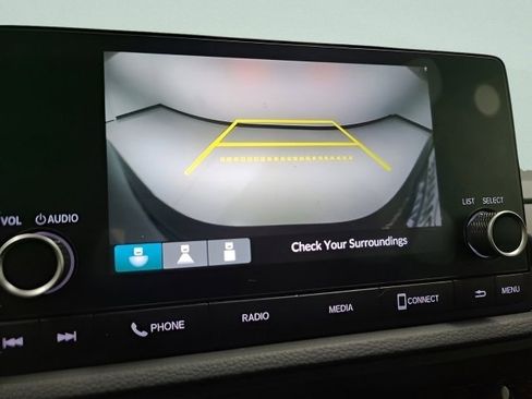 Used 2023 Honda CR-V LX image 3