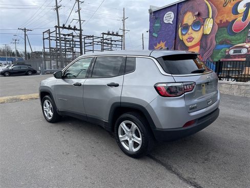 Used 2023 Jeep Compass Sport image 3