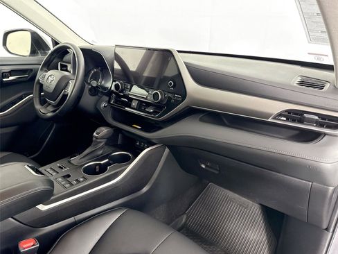 Certified 2023 Toyota Highlander XLE image 58